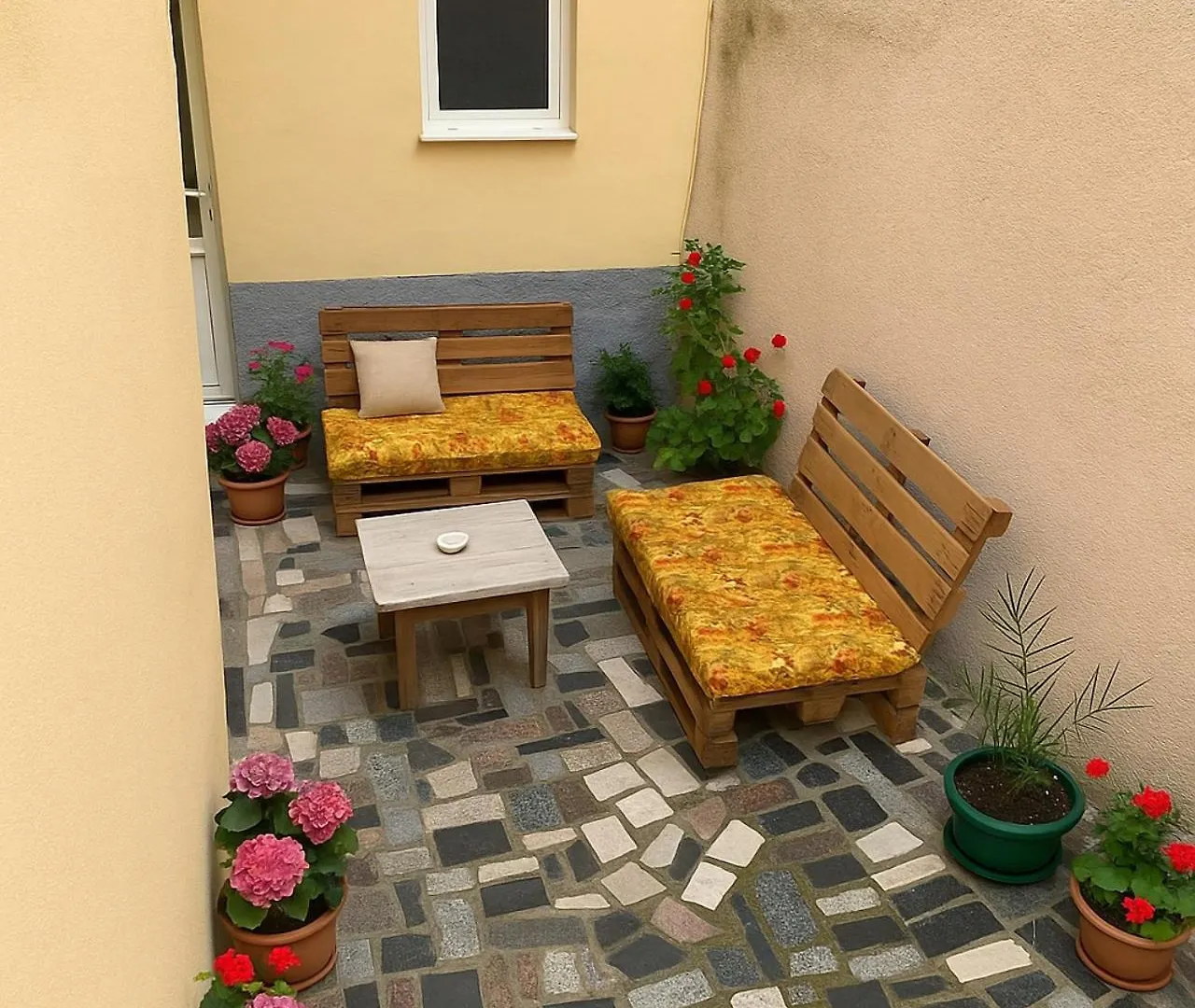 Alojamento de Acomodação e Pequeno-almoço Tirana Old Street 2 Acomodação com café da manhã