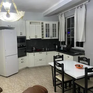 White تيرانا